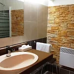 Logis - Et Restaurant Les Cordeliers Hotell