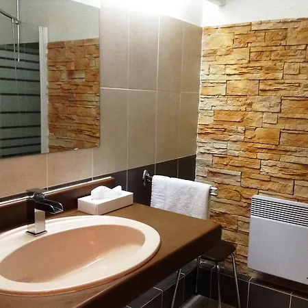 Logis Les Cordeliers Hotel