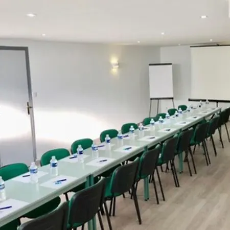 Logis Les Cordeliers Hotel 2*