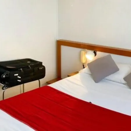 Hotell Logis - Et Restaurant Les Cordeliers