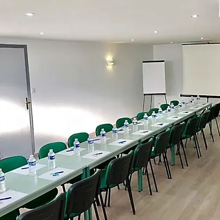 Logis Les Cordeliers Hotel 2*