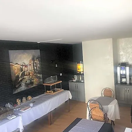 Logis Les Cordeliers Hotel