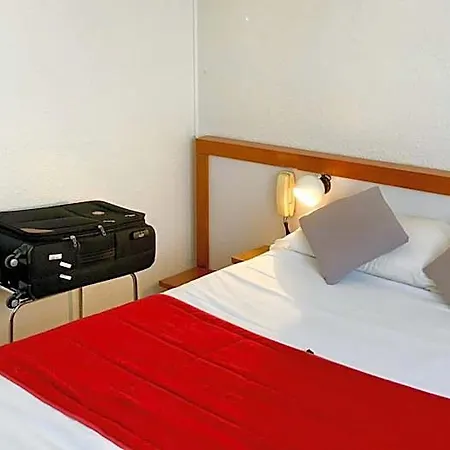 Logis Les Cordeliers Hotel 2*