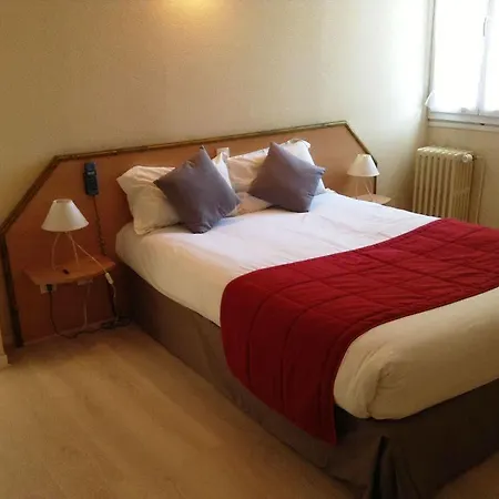 Logis - Et Restaurant Les Cordeliers Hotel 2*